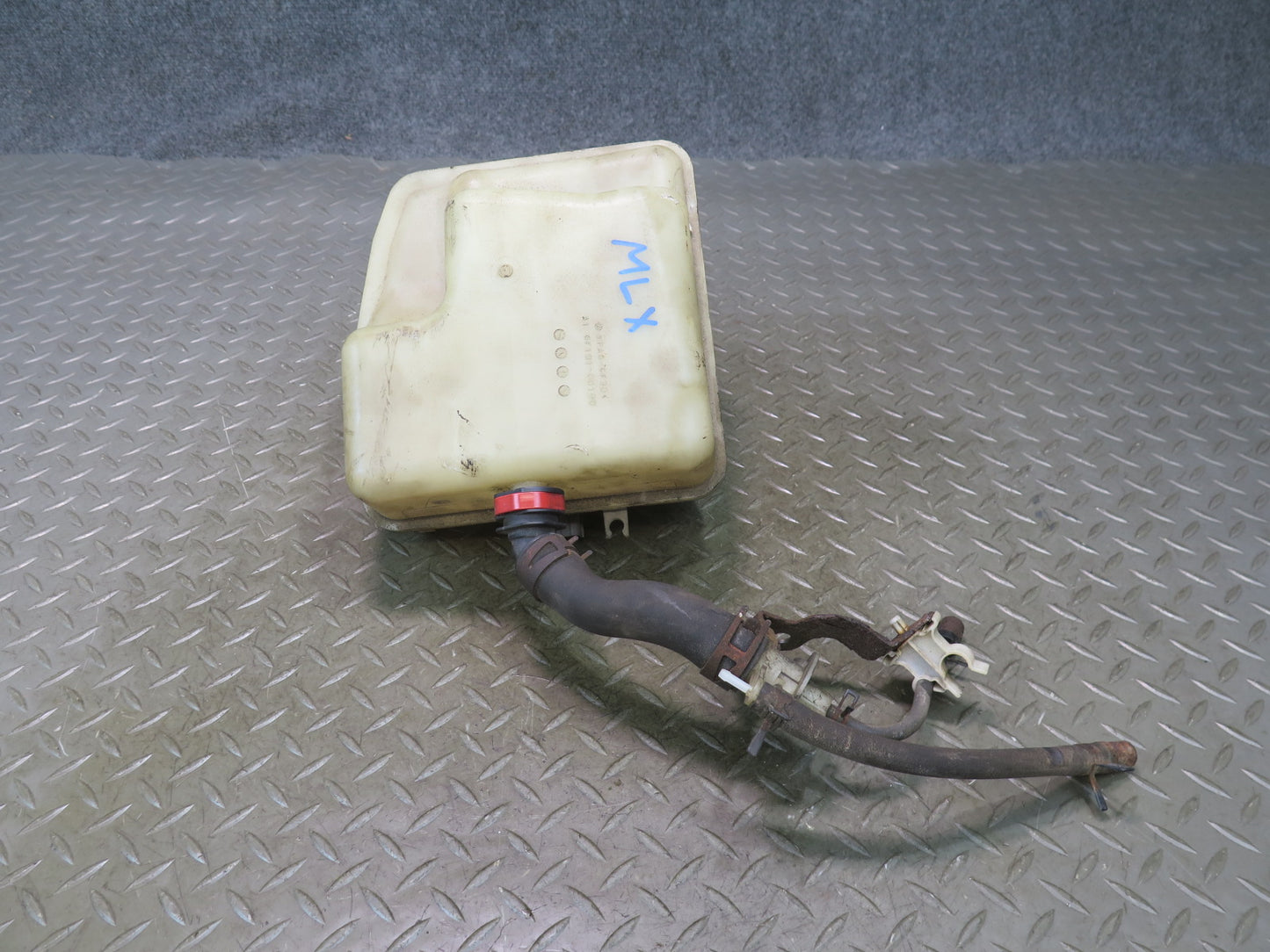 08-11 Lexus URJ201L LX570 Hydraulic Suspension Hieight Control Pump Reservoir