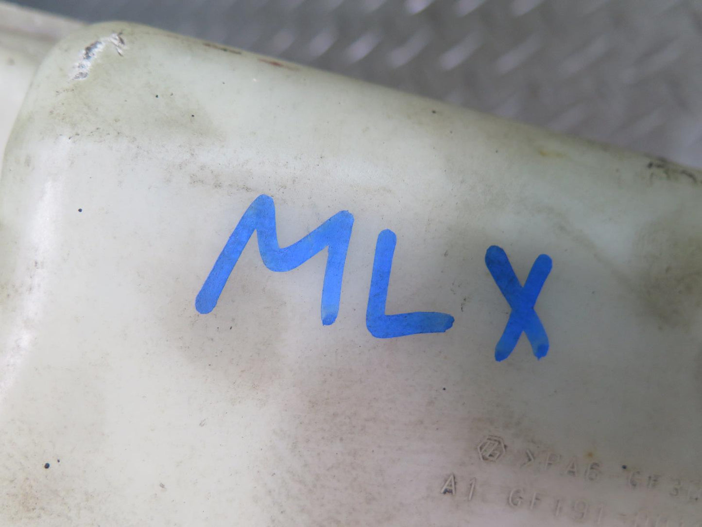 08-11 Lexus URJ201L LX570 Hydraulic Suspension Hieight Control Pump Reservoir