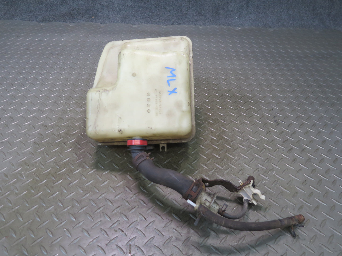 08-11 Lexus URJ201L LX570 Hydraulic Suspension Hieight Control Pump Reservoir