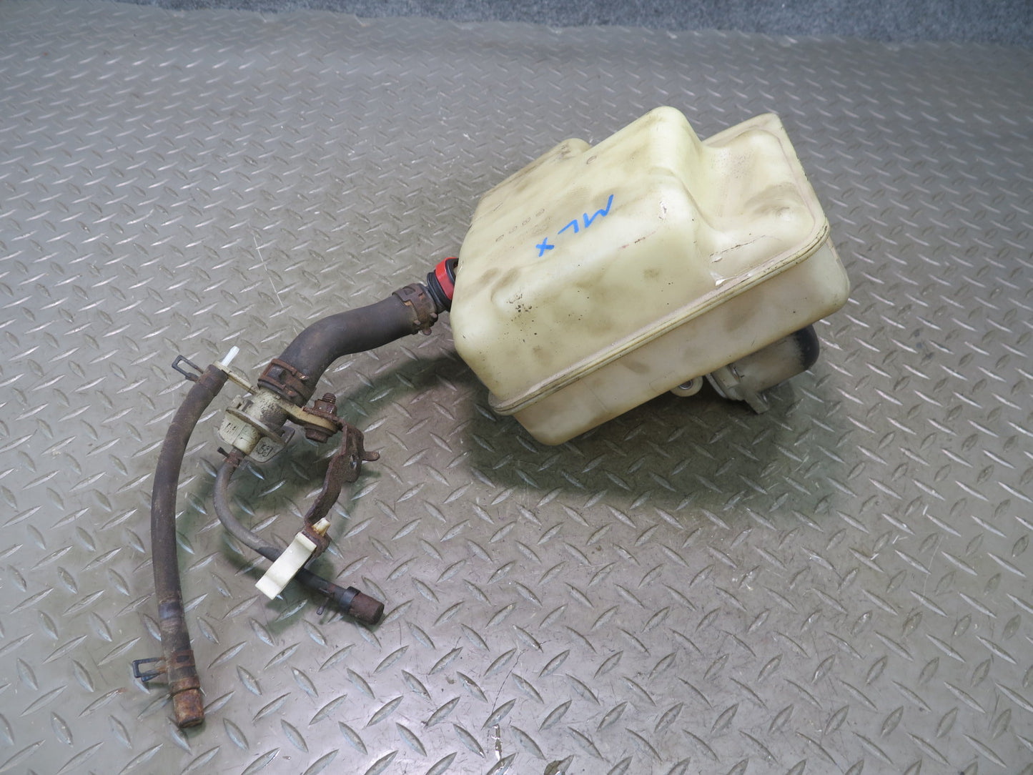 08-11 Lexus URJ201L LX570 Hydraulic Suspension Hieight Control Pump Reservoir