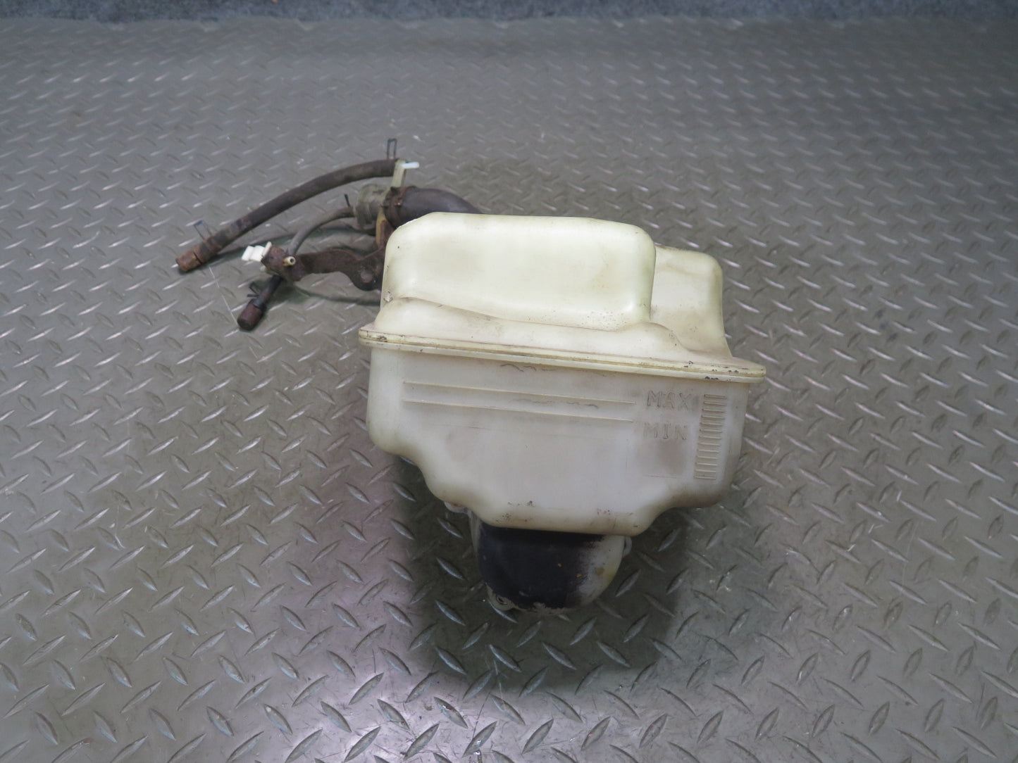 08-11 Lexus URJ201L LX570 Hydraulic Suspension Hieight Control Pump Reservoir