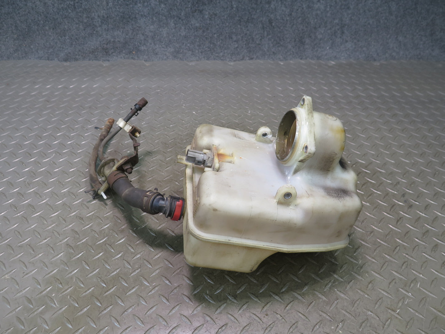 08-11 Lexus URJ201L LX570 Hydraulic Suspension Hieight Control Pump Reservoir