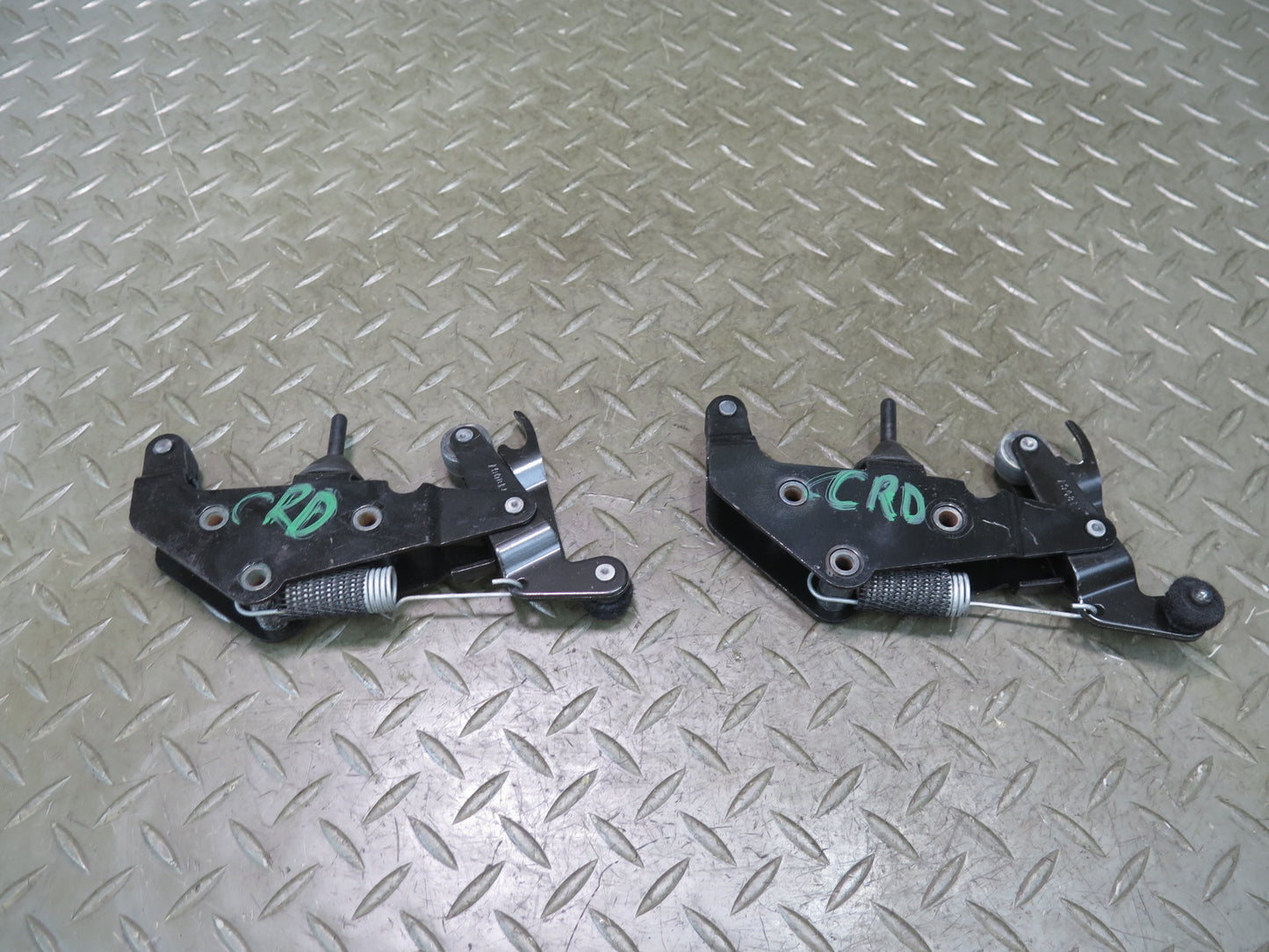 03-06 Chevrolet SSR Front Right & Left Roof Windshield Frame Lock Latch Set OEM