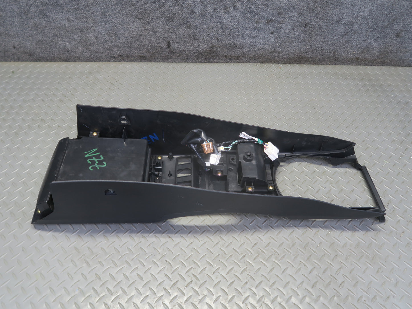 04-05 Nissan 350Z Z33 Convertible A/T Center Console Trim Cover Panel Black OEM