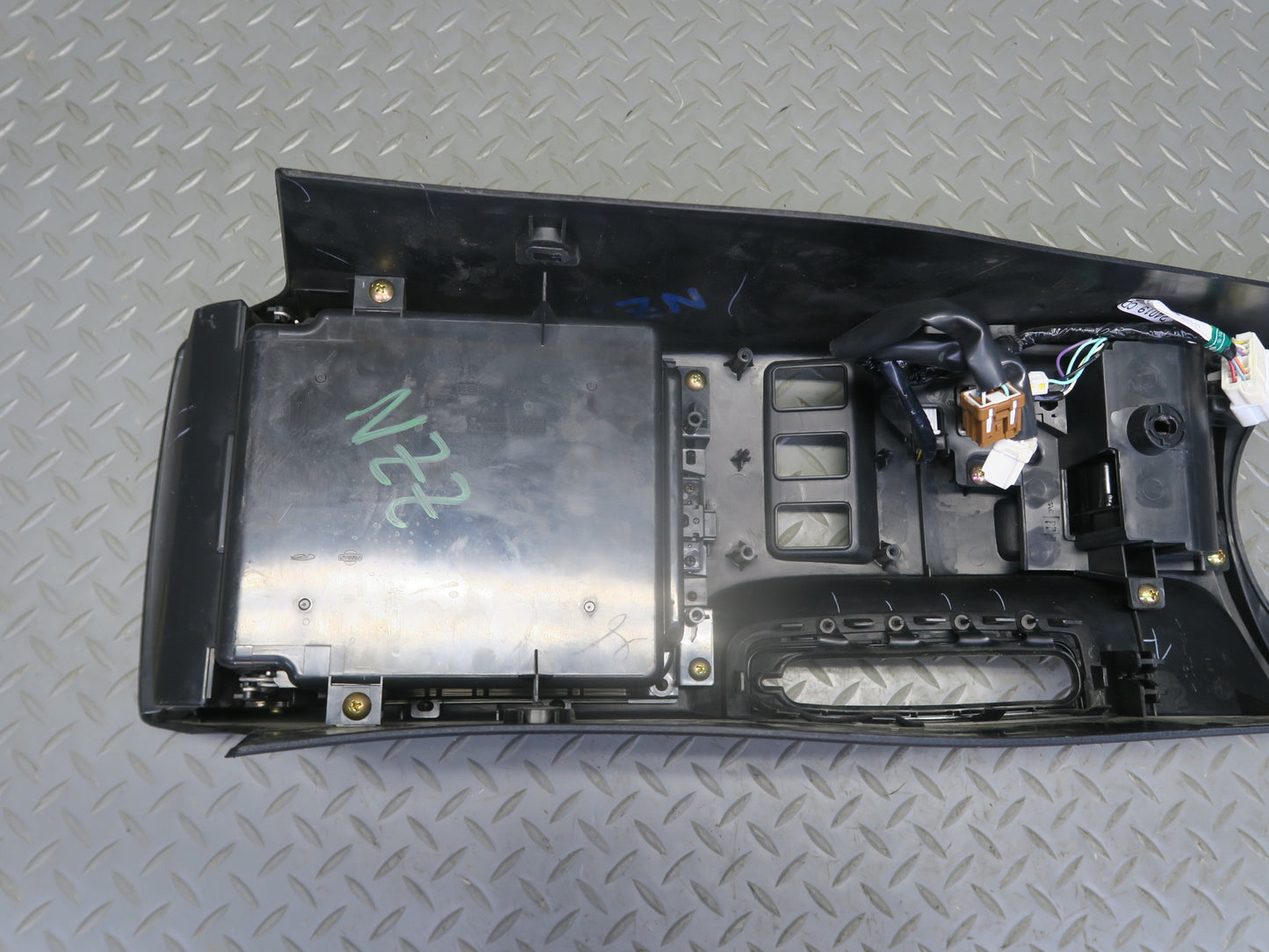 04-05 Nissan 350Z Z33 Convertible A/T Center Console Trim Cover Panel Black OEM