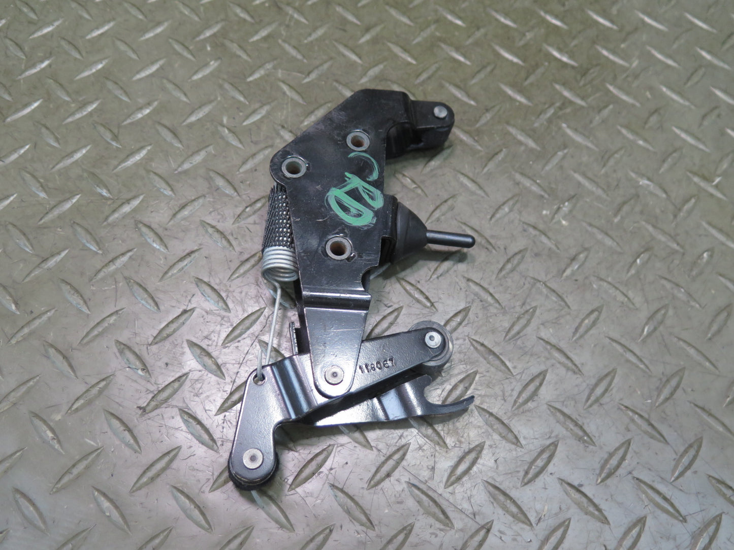 03-06 Chevrolet SSR Front Right & Left Roof Windshield Frame Lock Latch Set OEM