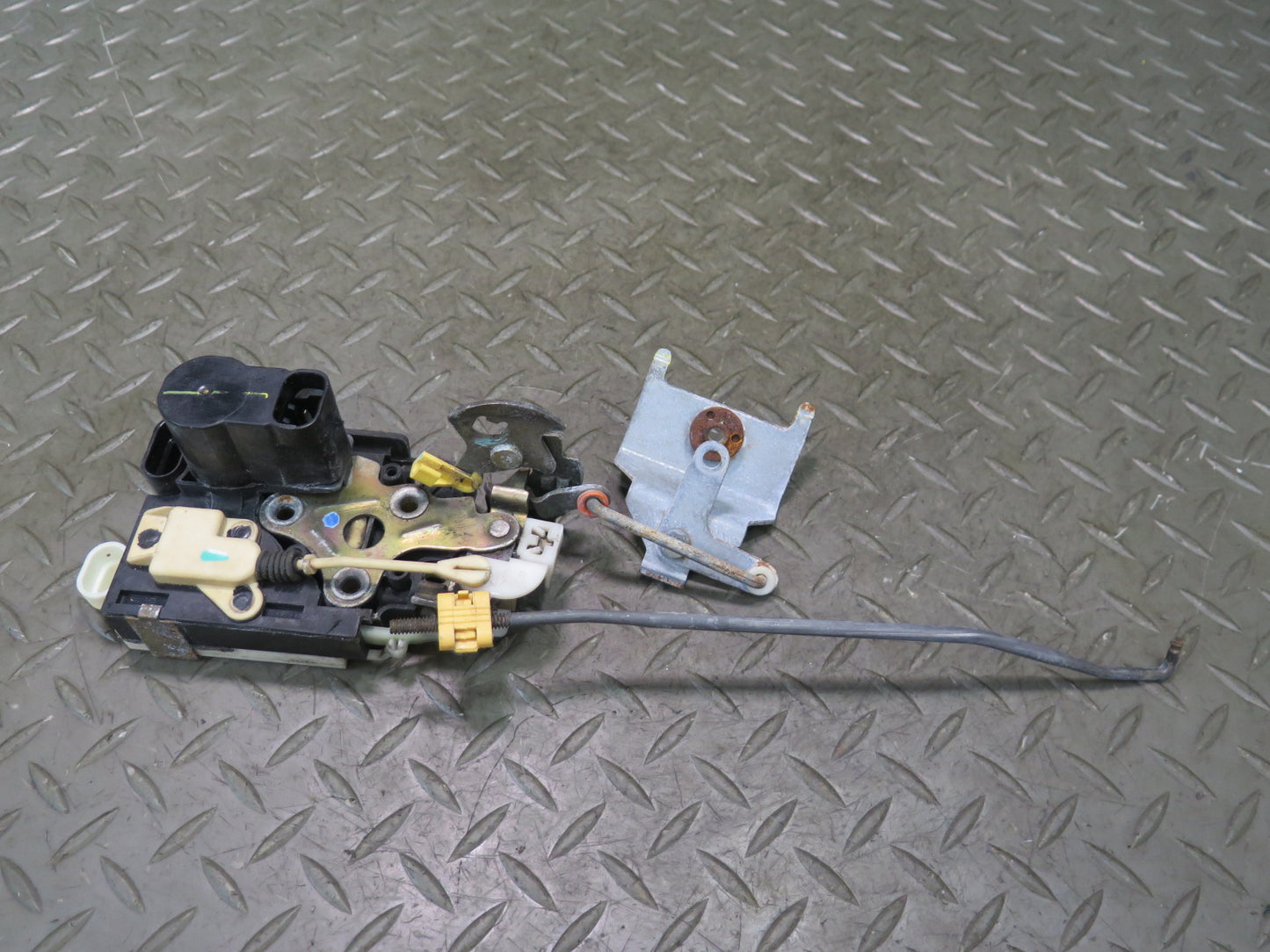 03-06 Chevrolet SSR Front Right Passenger Door Lock Latch Actuator OEM
