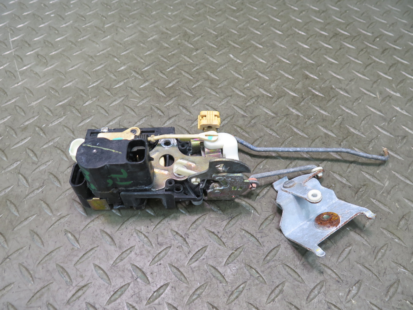 03-06 Chevrolet SSR Front Left Driver Door Lock Latch Actuator OEM