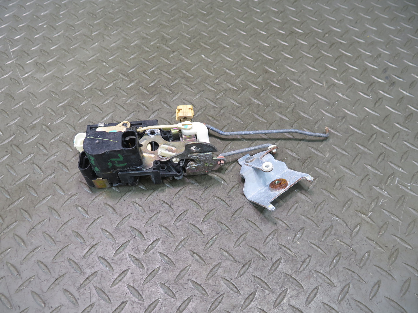 03-06 Chevrolet SSR Front Left Driver Door Lock Latch Actuator OEM
