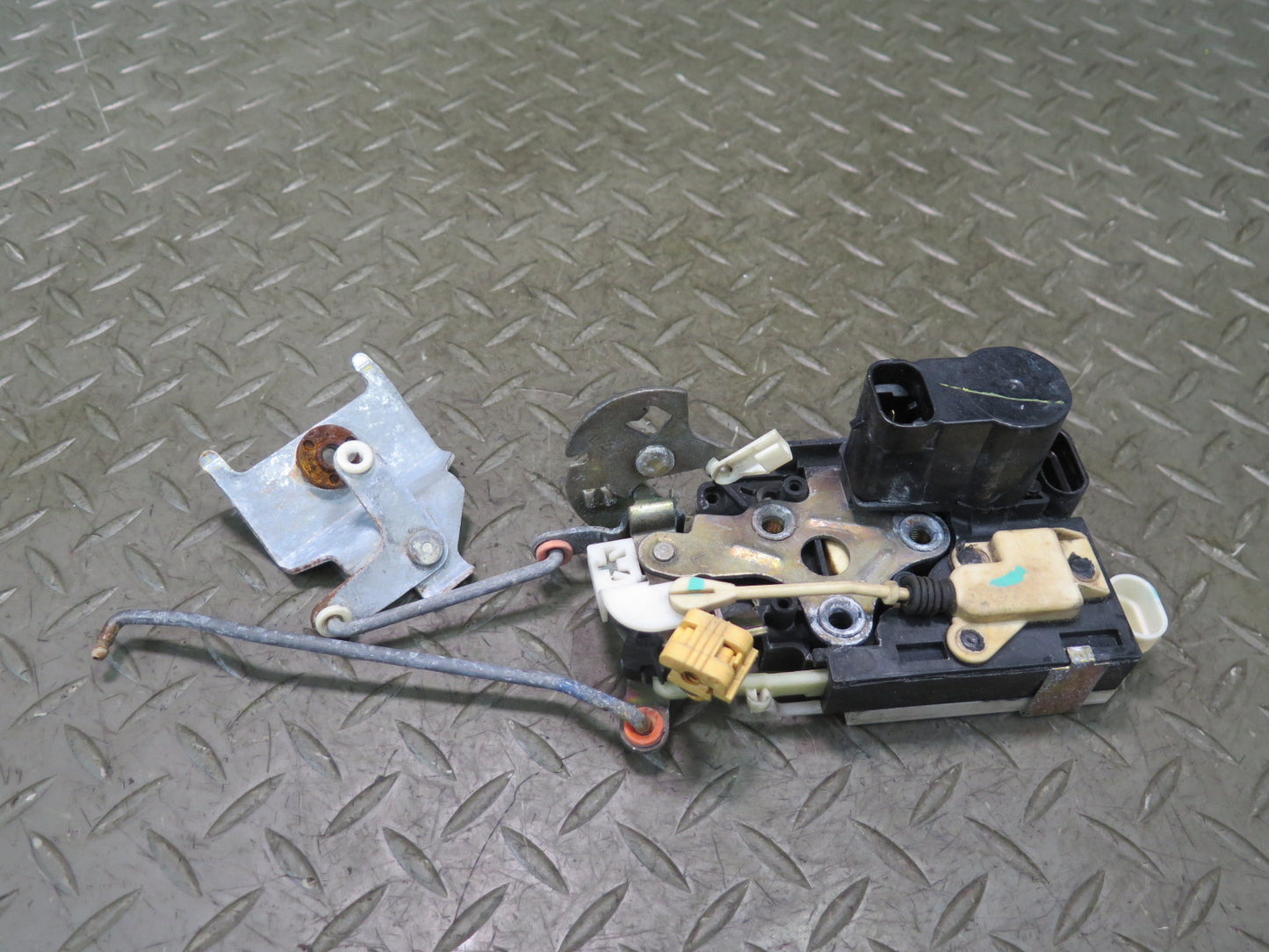 03-06 Chevrolet SSR Front Left Driver Door Lock Latch Actuator OEM