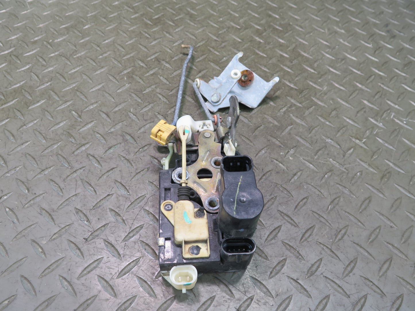 03-06 Chevrolet SSR Front Left Driver Door Lock Latch Actuator OEM