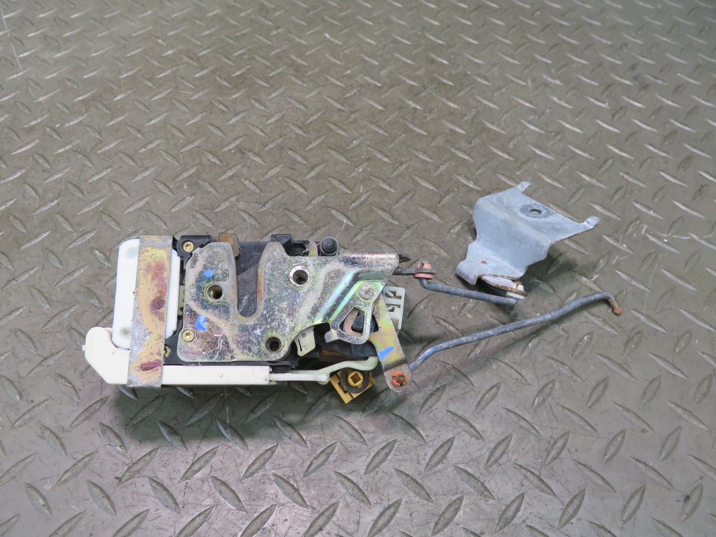 03-06 Chevrolet SSR Front Left Driver Door Lock Latch Actuator OEM