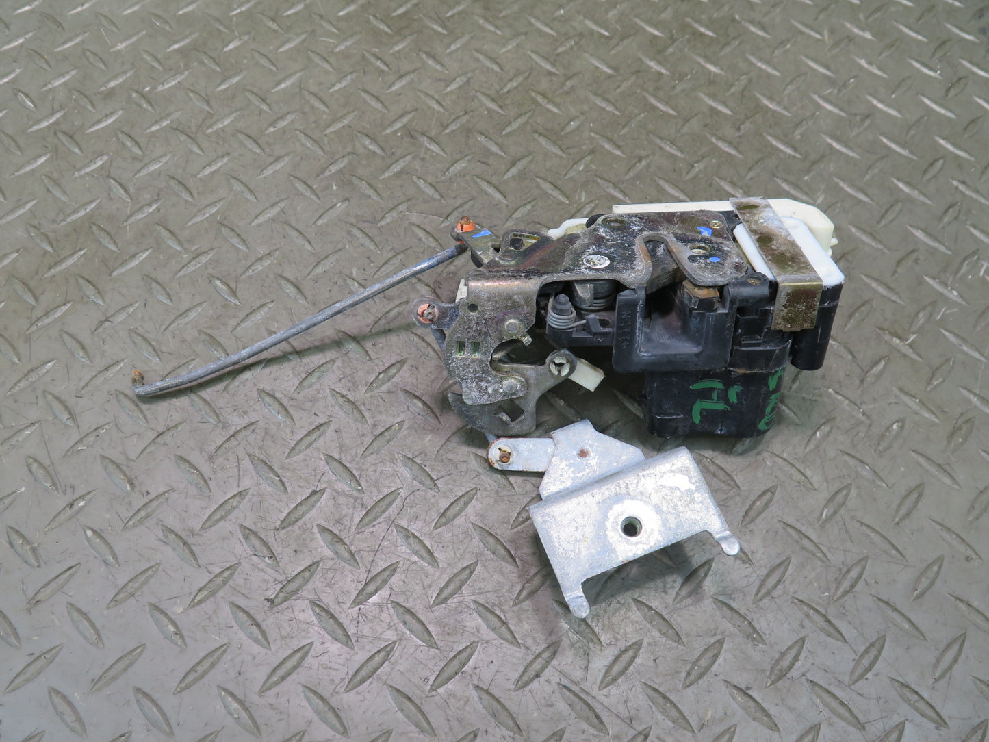 03-06 Chevrolet SSR Front Left Driver Door Lock Latch Actuator OEM