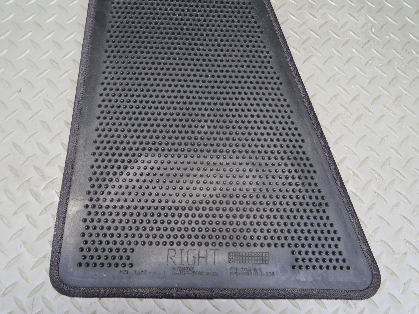03-04 Chevrolet SSR Set of 2 Front Left & Right Floor MAT Black Carpet
