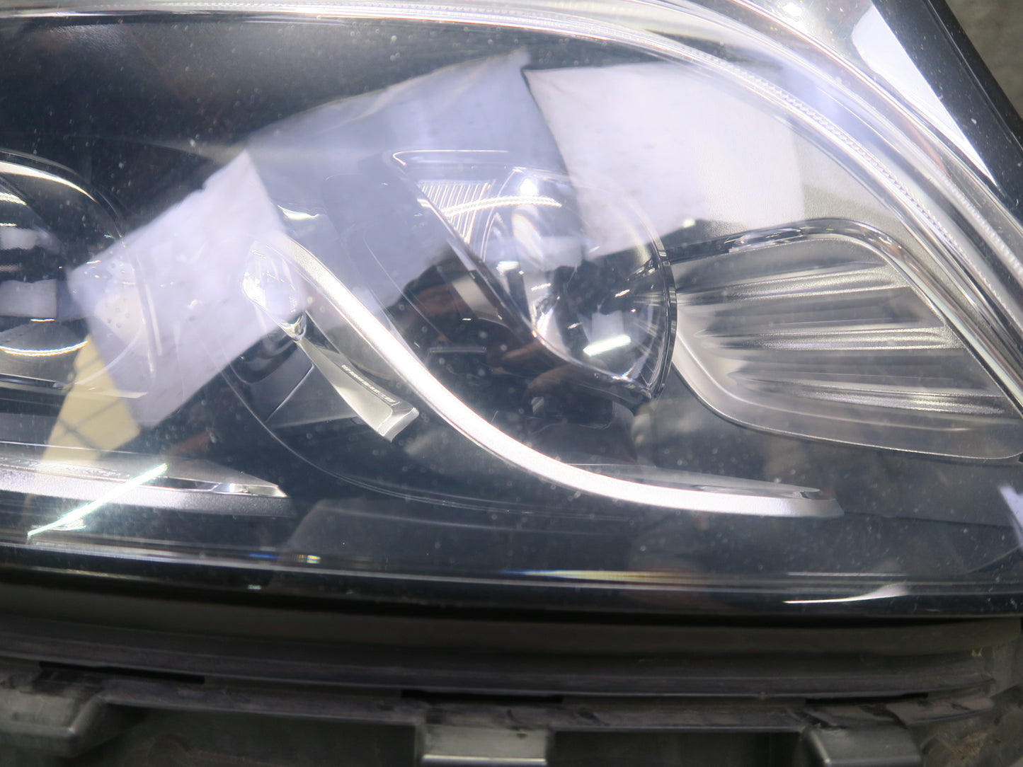 2017-2019 Mercedes X166 GLS450 Front Right Side Intelligent LED Headlight Lamp