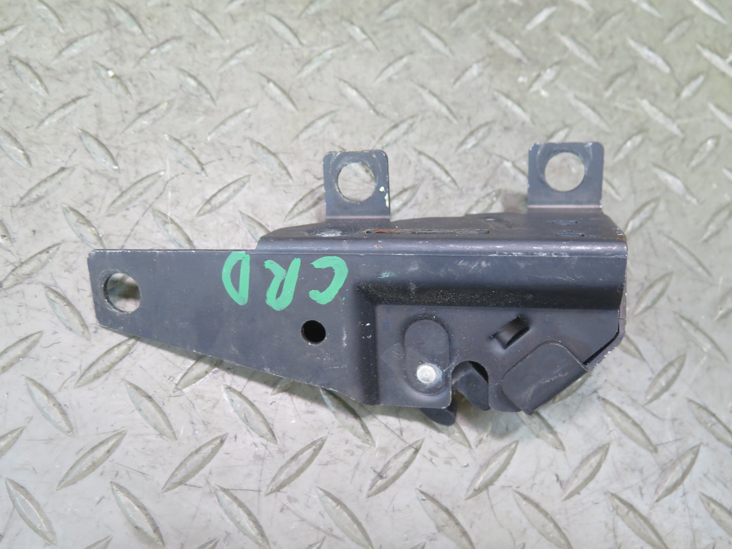 03-06 Chevrolet SSR Set of 2 Rear Right & Left Rear Compartment Lid Latch OEM