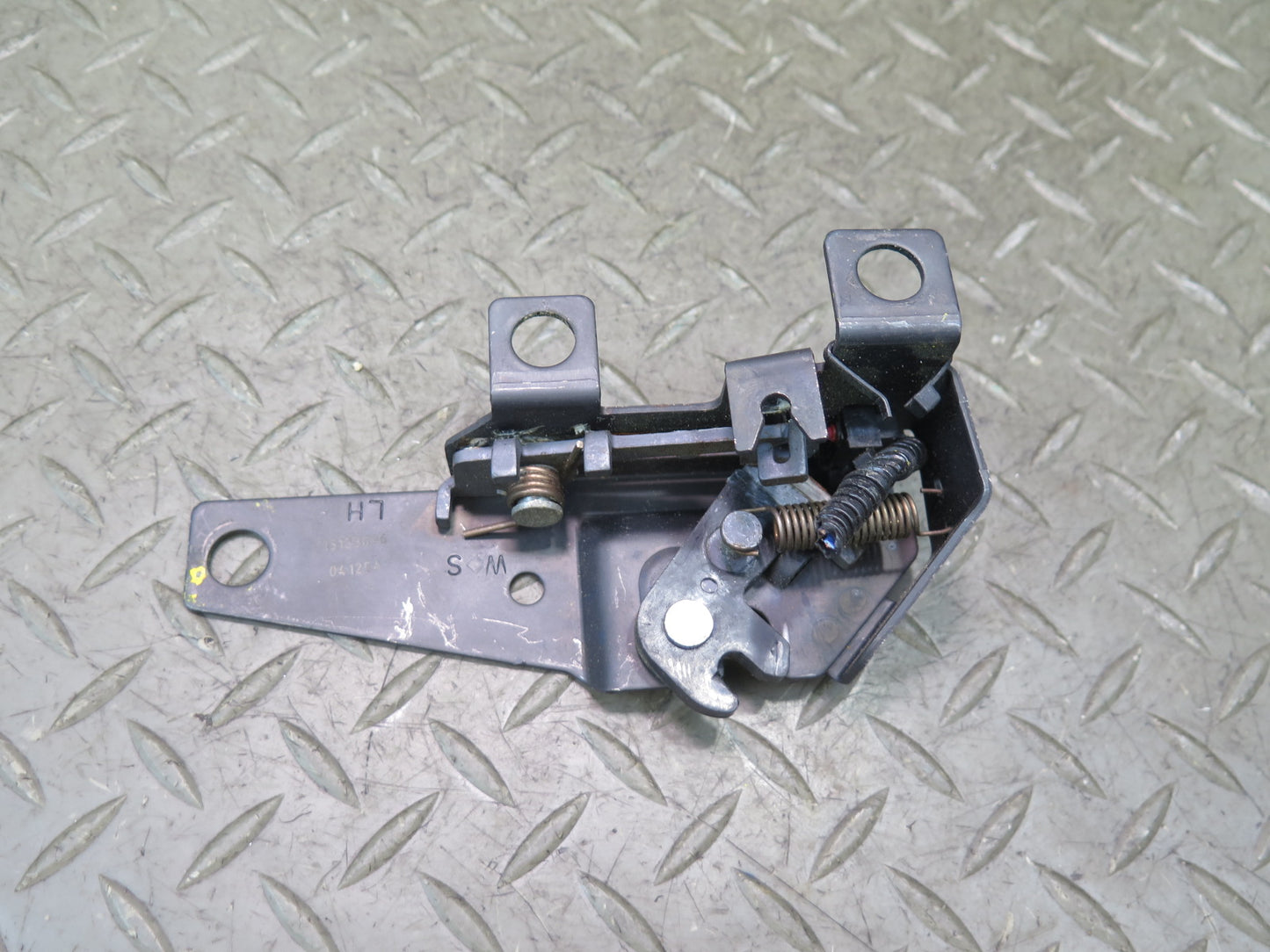 03-06 Chevrolet SSR Set of 2 Rear Right & Left Rear Compartment Lid Latch OEM