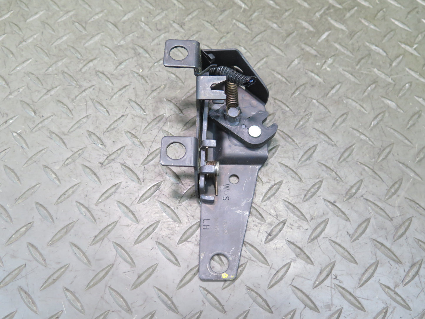 03-06 Chevrolet SSR Set of 2 Rear Right & Left Rear Compartment Lid Latch OEM