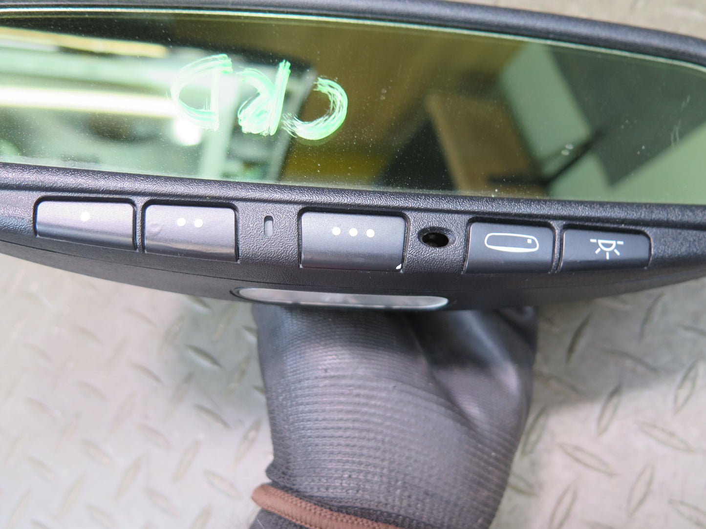 03-06 Chevrolet SSR Auto Dim Homelink Light Interior Rear View Mirror OEM