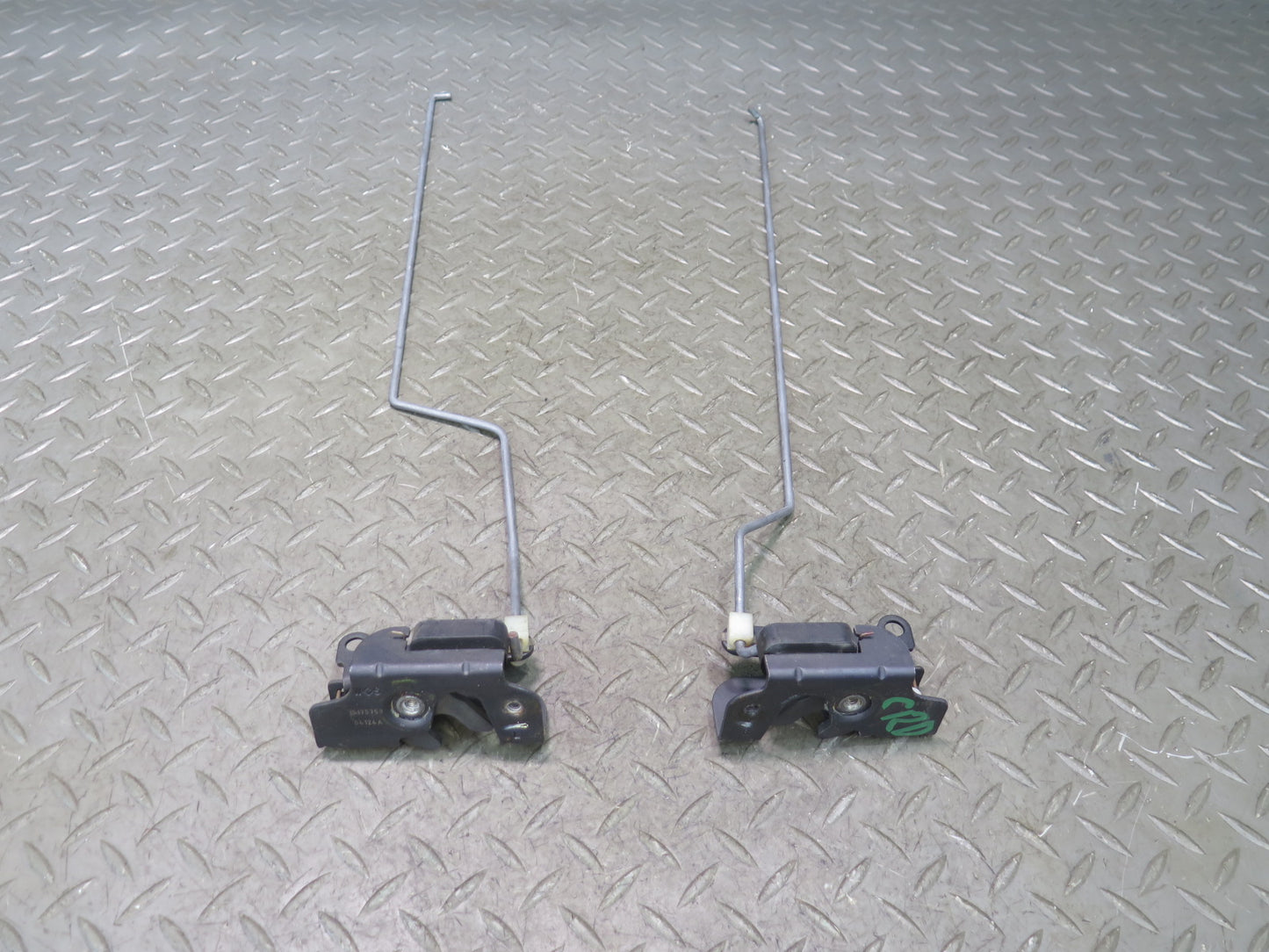 03-06 Chevrolet SSR Rear Right & Left Tailgate Lock Latches w Link Set OEM