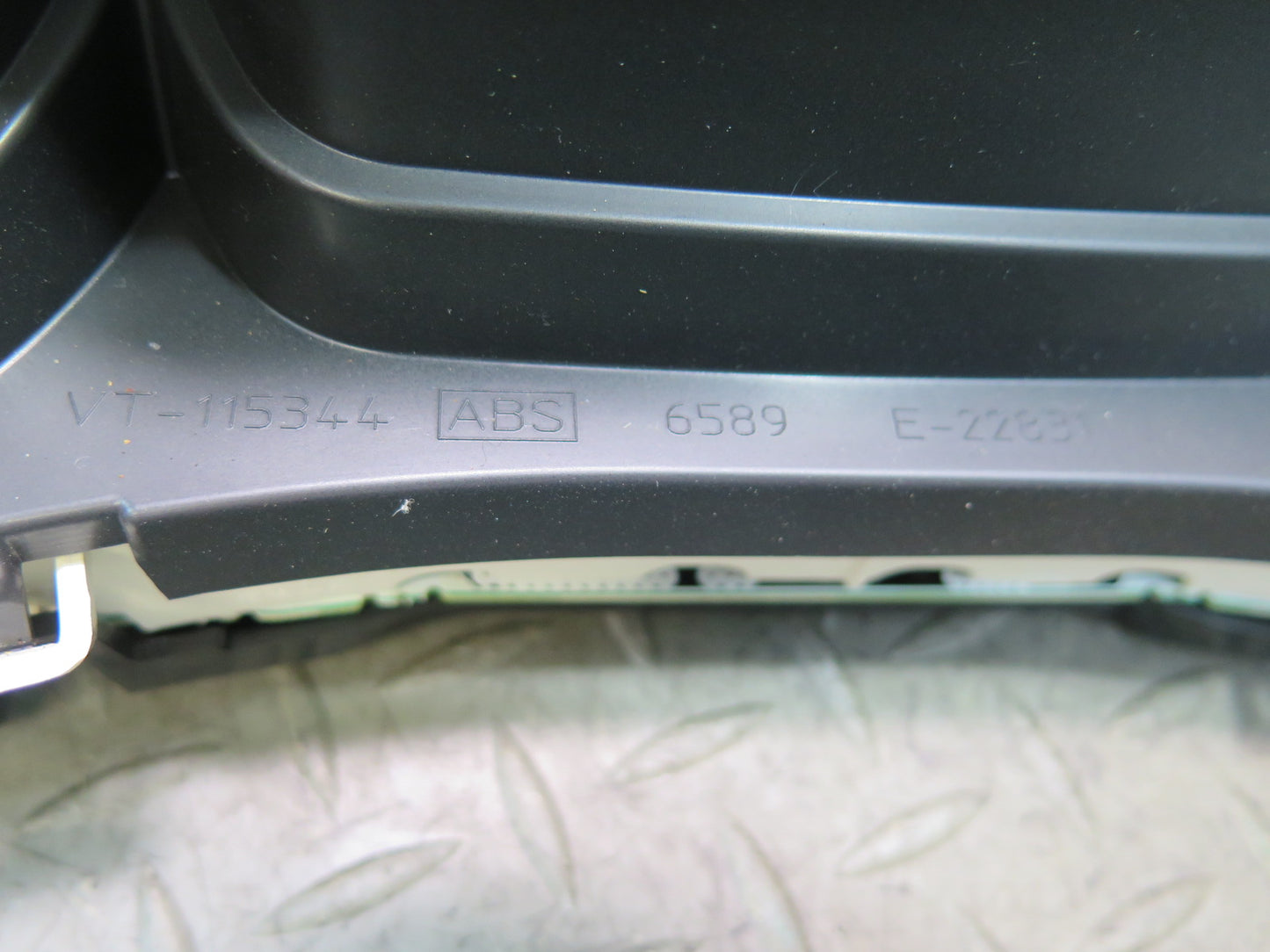 2004 Chevrolet SSR A/T Instrument Cluster Gauge Speedometer 50K 12243915 OEM