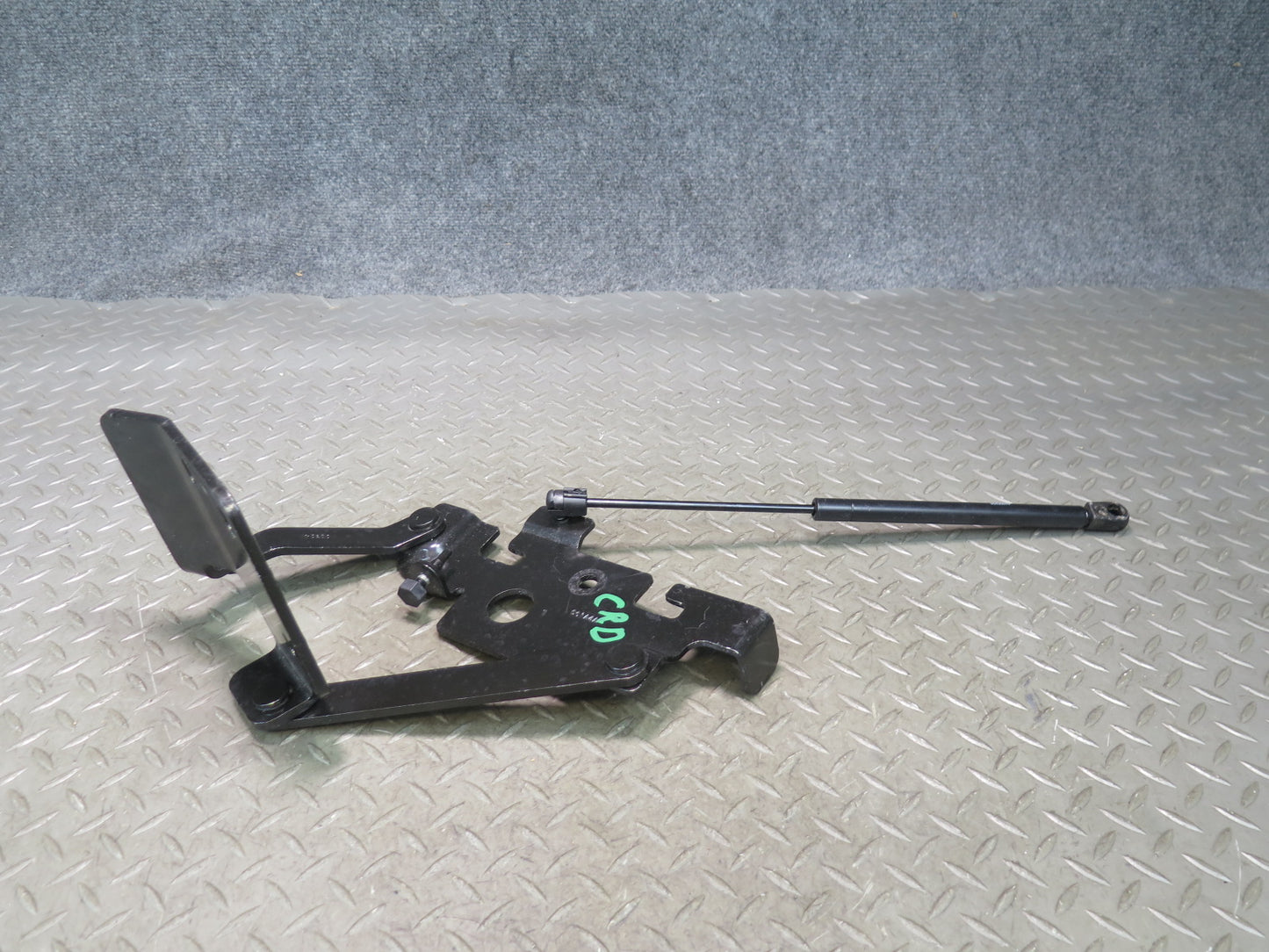 03-06 Chevrolet SSR Set of 2 Rear Left & Right Trunk Hinge w Strut Shock OEM