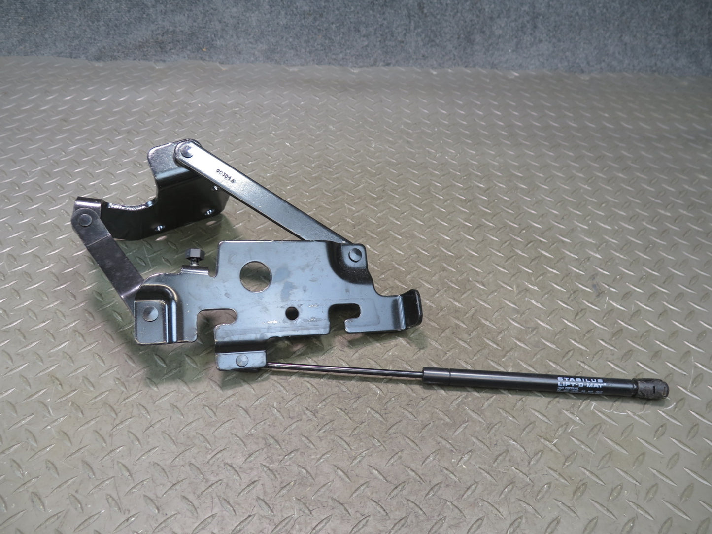 03-06 Chevrolet SSR Set of 2 Rear Left & Right Trunk Hinge w Strut Shock OEM