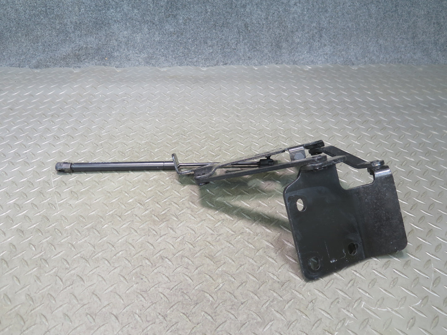 03-06 Chevrolet SSR Set of 2 Rear Left & Right Trunk Hinge w Strut Shock OEM
