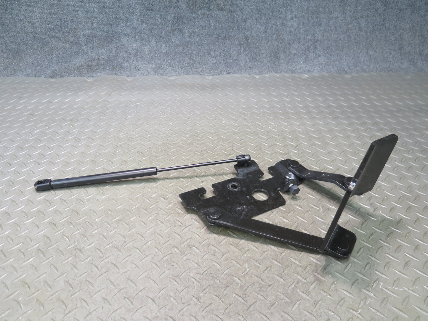 03-06 Chevrolet SSR Set of 2 Rear Left & Right Trunk Hinge w Strut Shock OEM