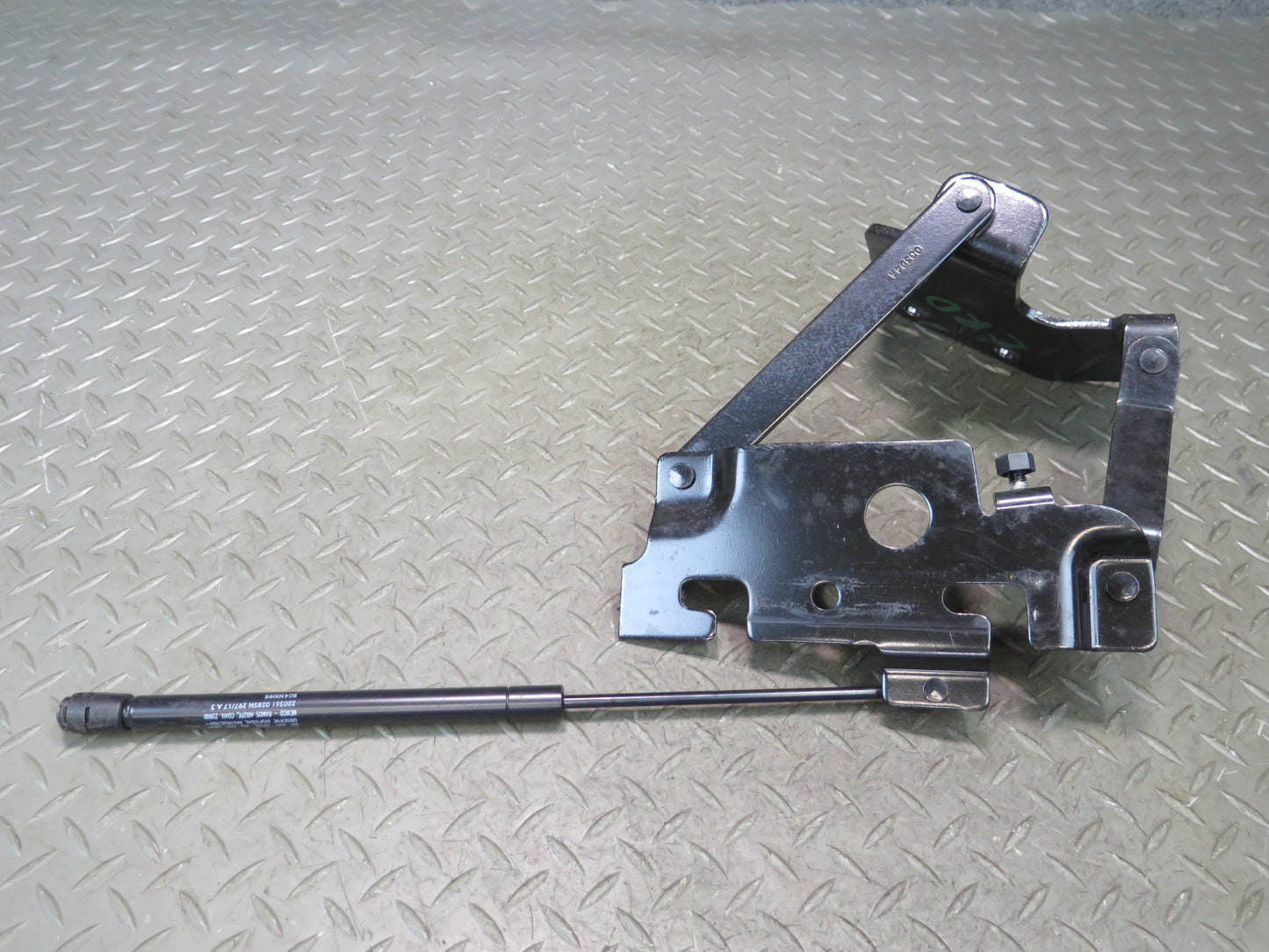 03-06 Chevrolet SSR Set of 2 Rear Left & Right Trunk Hinge w Strut Shock OEM