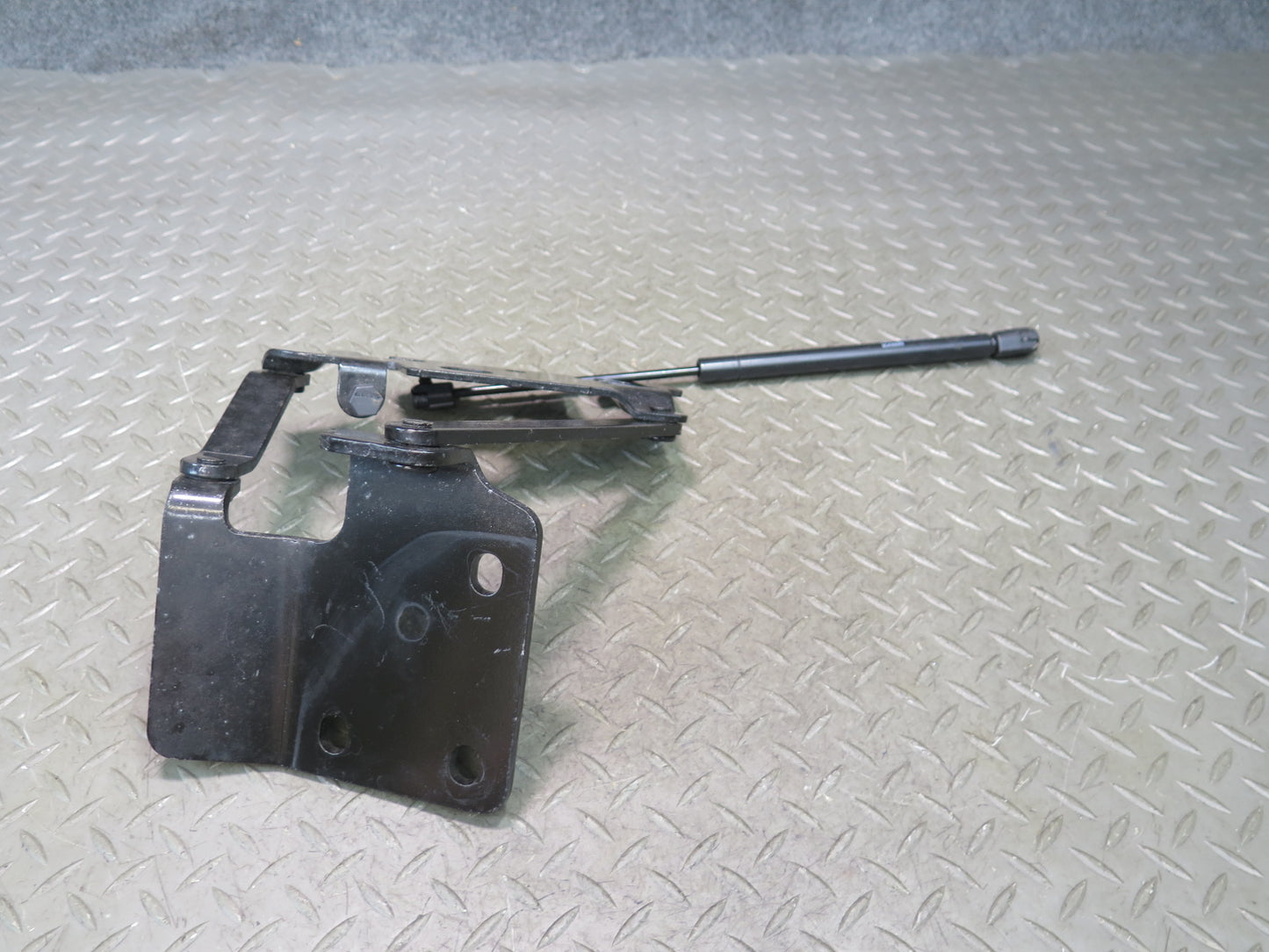 03-06 Chevrolet SSR Set of 2 Rear Left & Right Trunk Hinge w Strut Shock OEM