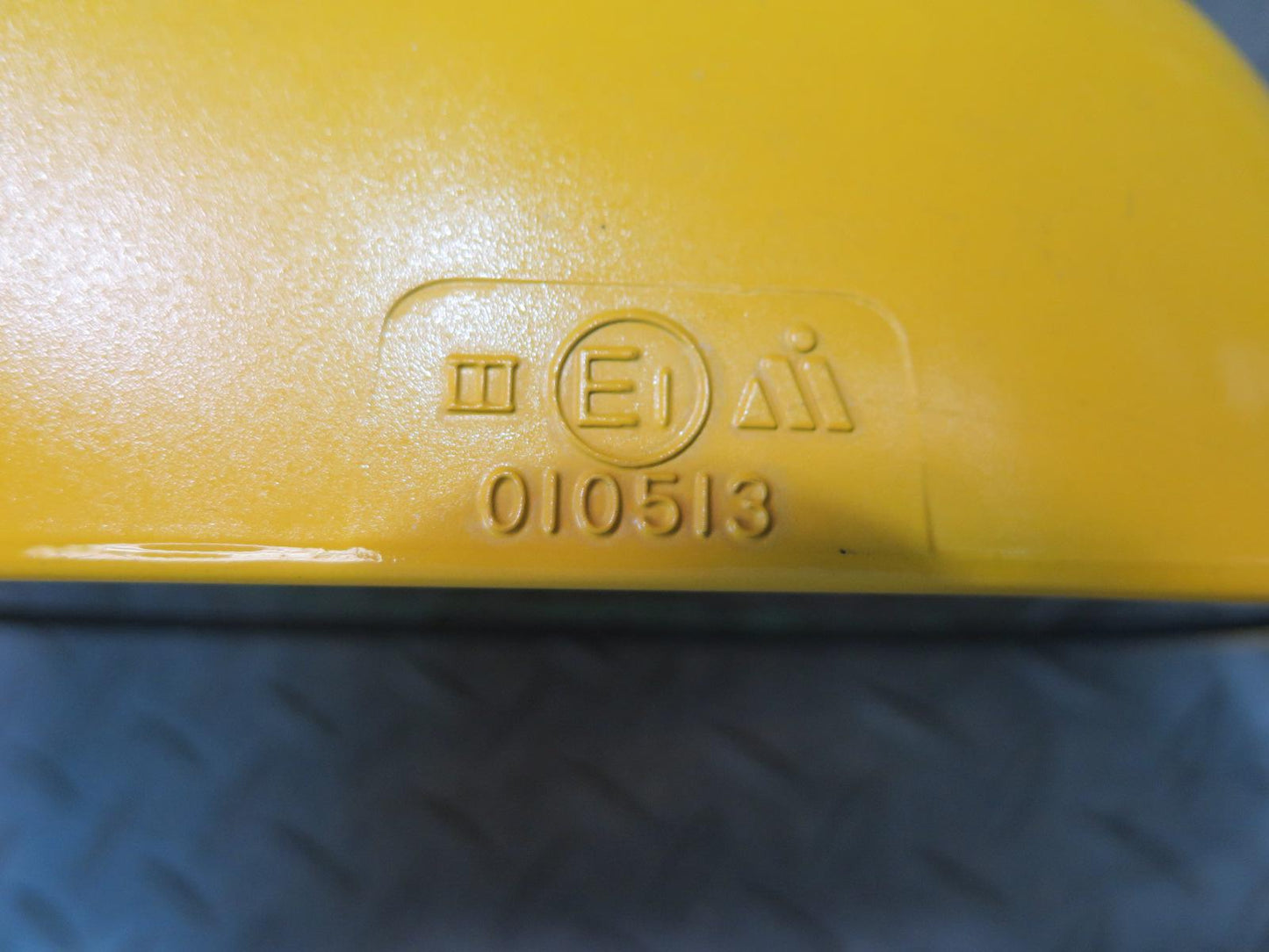 03-06 Chevrolet SSR Left Door Side View Power Mirror Yellow Glass Discoloration