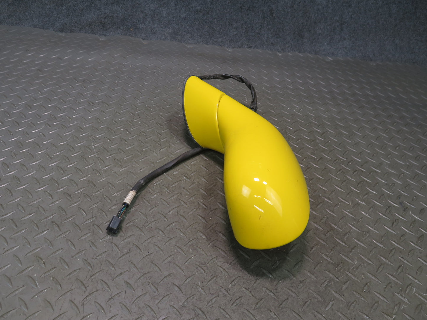 03-06 Chevrolet SSR Left Door Side View Power Mirror Yellow Glass Discoloration