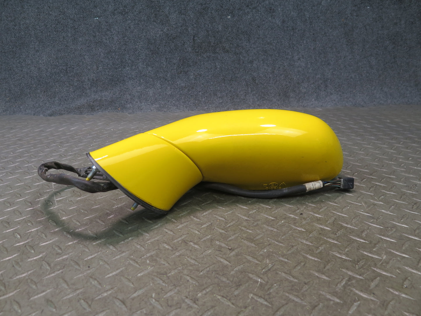 03-06 Chevrolet SSR Left Door Side View Power Mirror Yellow Glass Discoloration