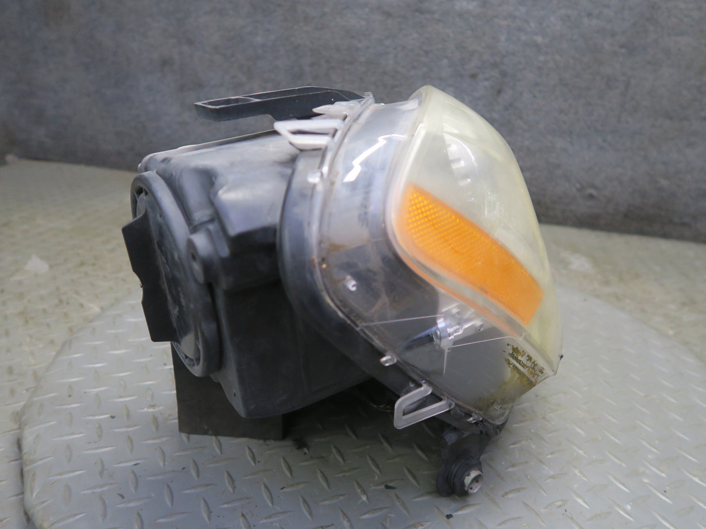 09-11 Mercedes W164 Ml-class Front Right Halogen Headlight Lamp OEM