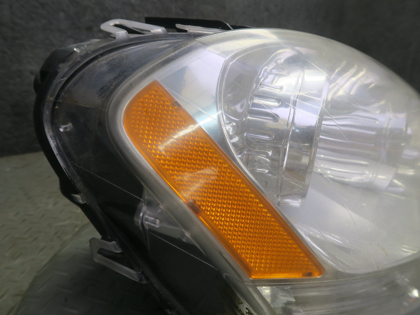 09-11 Mercedes W164 Ml-class Front Right Halogen Headlight Lamp OEM