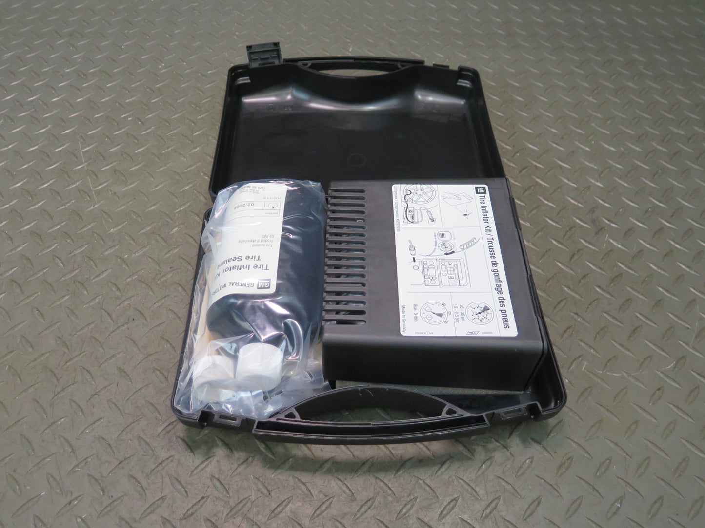 03-06 Chevrolet SSR  Tire Compressor Inflator KIT Set w Case OEM