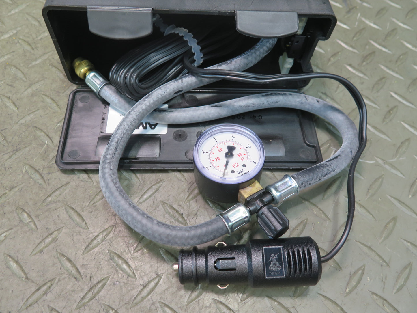 03-06 Chevrolet SSR  Tire Compressor Inflator KIT Set w Case OEM