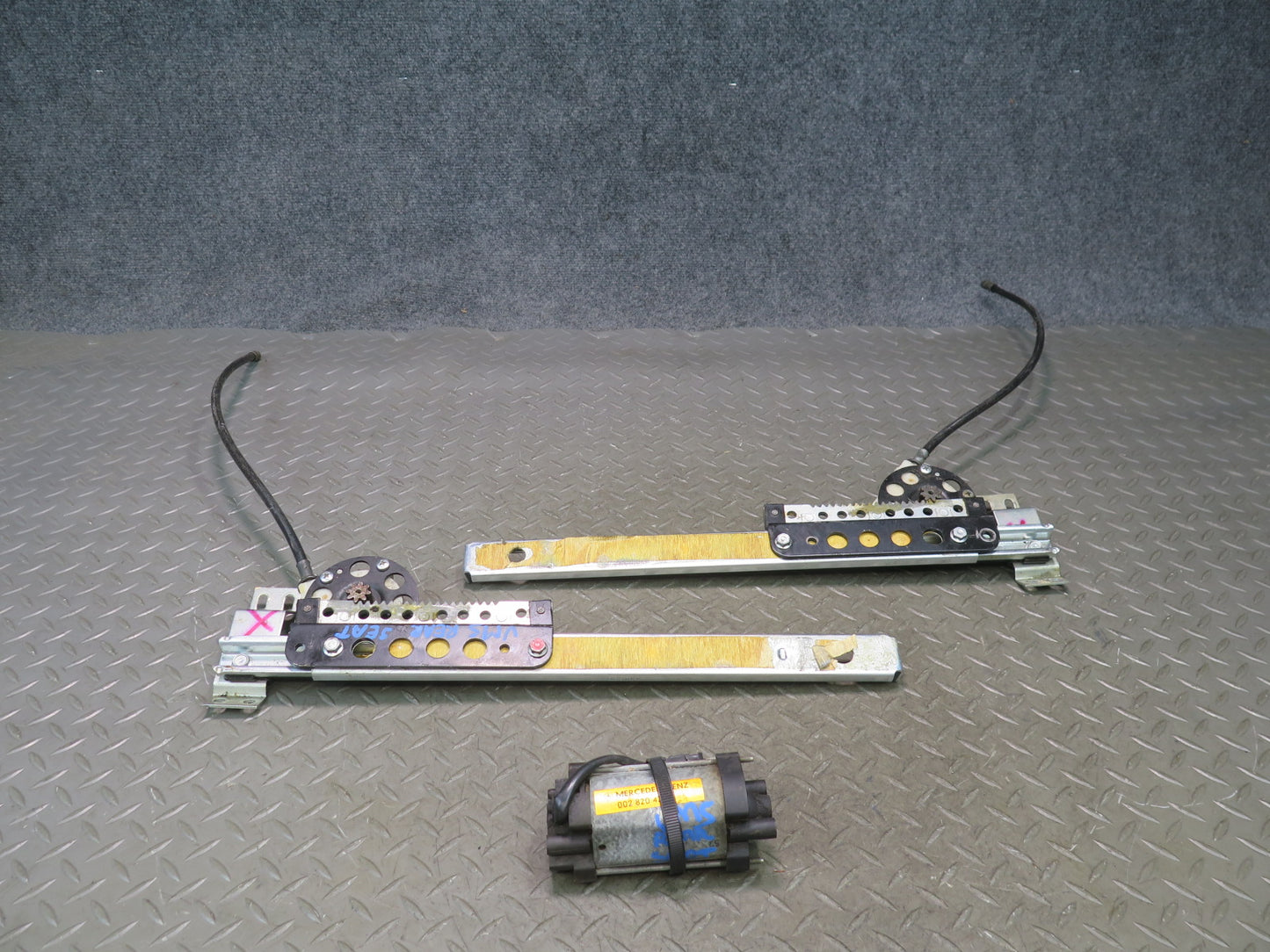86-91 Mercedes W126 560SEL Sedan Rear Seat Adjust Rail Regulator Motor Set OEM