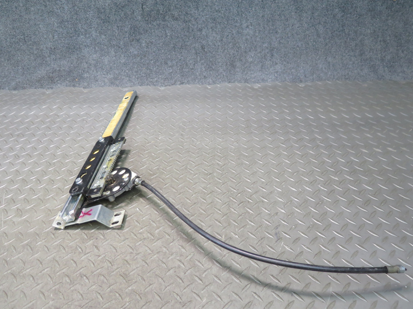 86-91 Mercedes W126 560SEL Sedan Rear Seat Adjust Rail Regulator Motor Set OEM