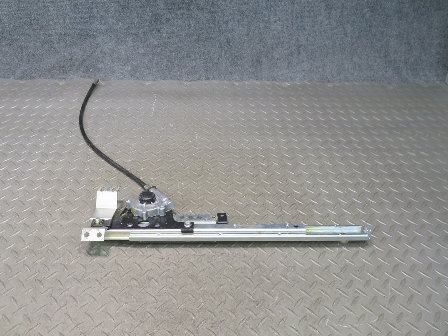 86-91 Mercedes W126 560SEL Sedan Rear Seat Adjust Rail Regulator Motor Set OEM