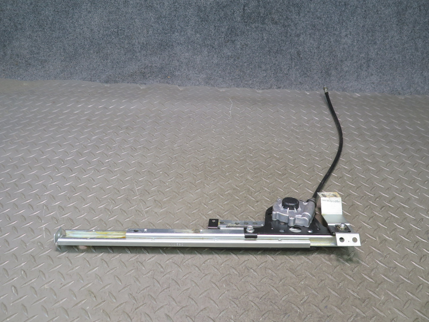 86-91 Mercedes W126 560SEL Sedan Rear Seat Adjust Rail Regulator Motor Set OEM