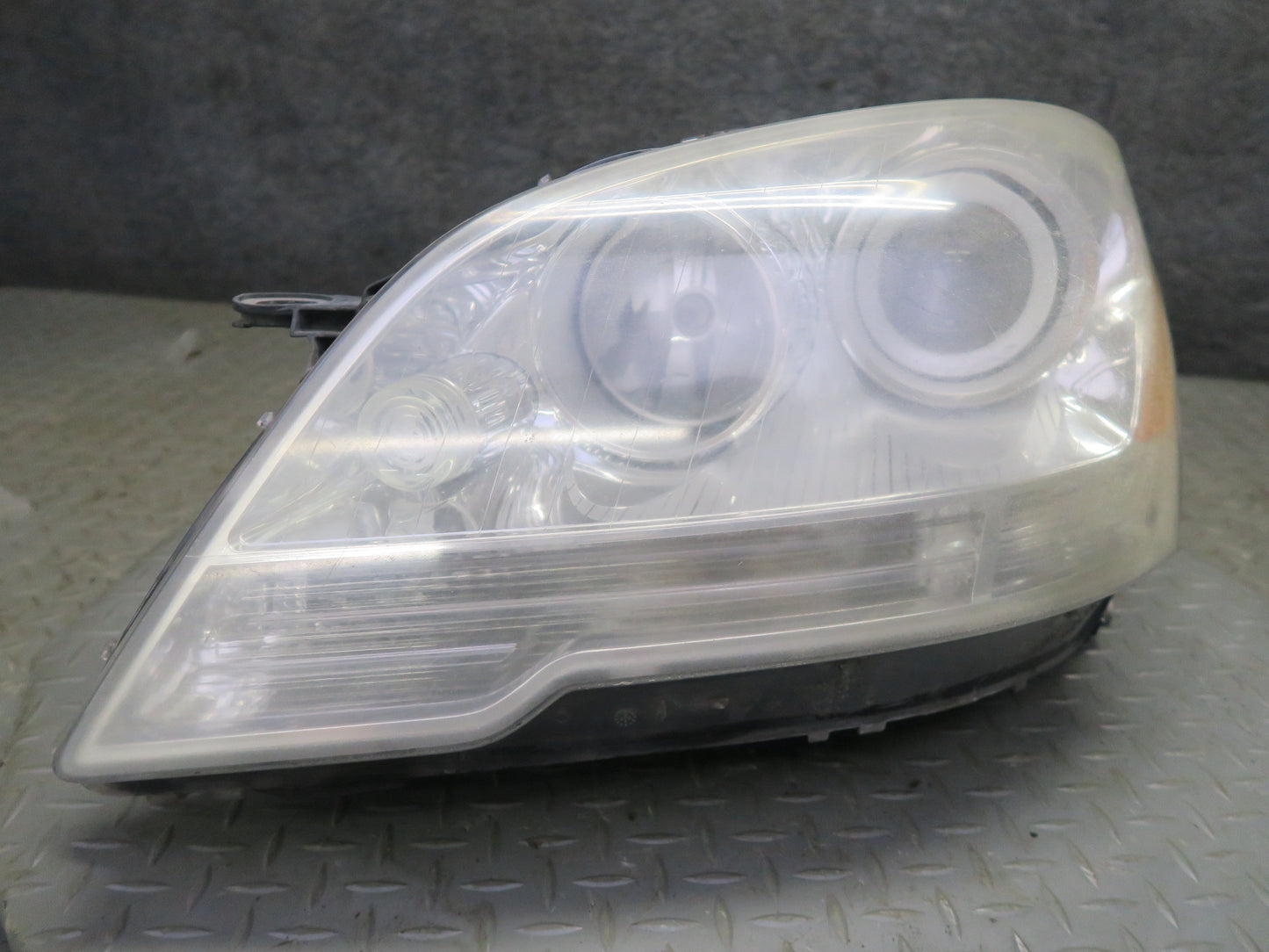 09-11 Mercedes W164 Ml-class Front Left Halogen Headlight Lamp 1648207161 OEM