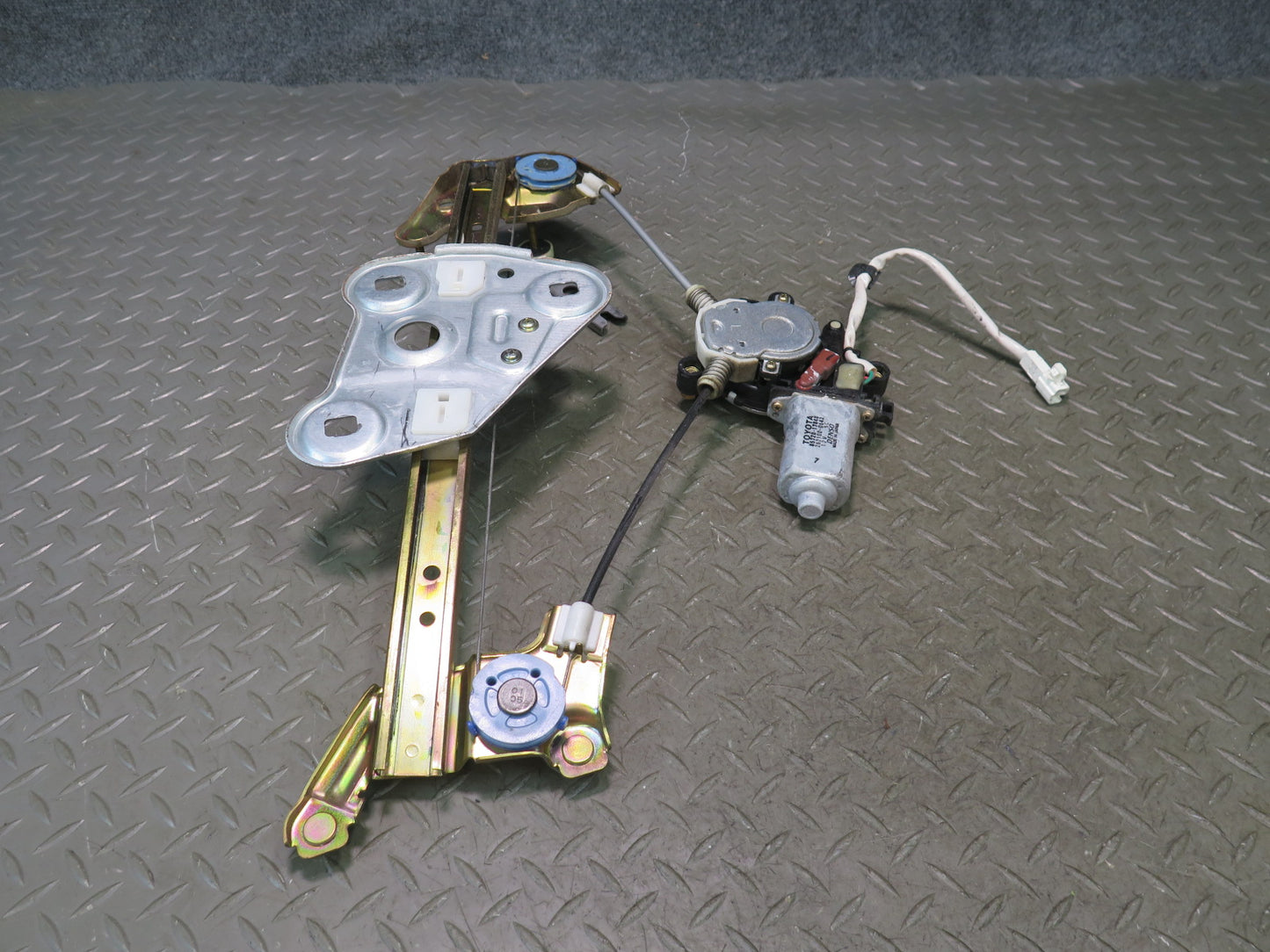 00-05 Toyota MR2 Spyder ZZW30L Left Door Window Regulator w Motor OEM