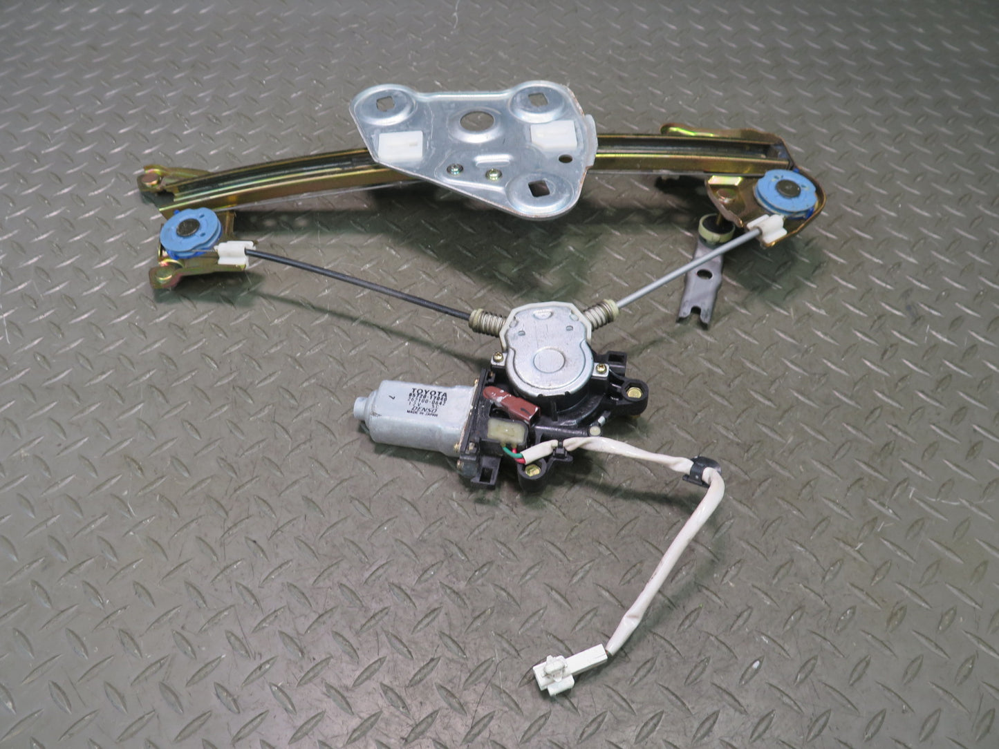 00-05 Toyota MR2 Spyder ZZW30L Left Door Window Regulator w Motor OEM