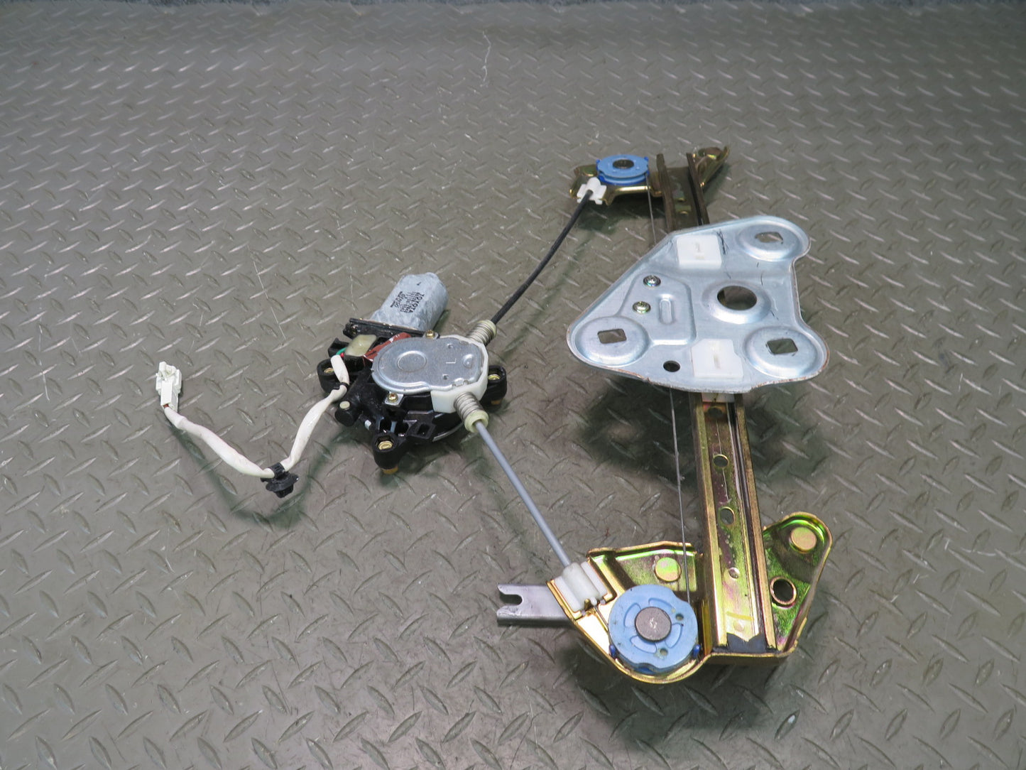 00-05 Toyota MR2 Spyder ZZW30L Left Door Window Regulator w Motor OEM