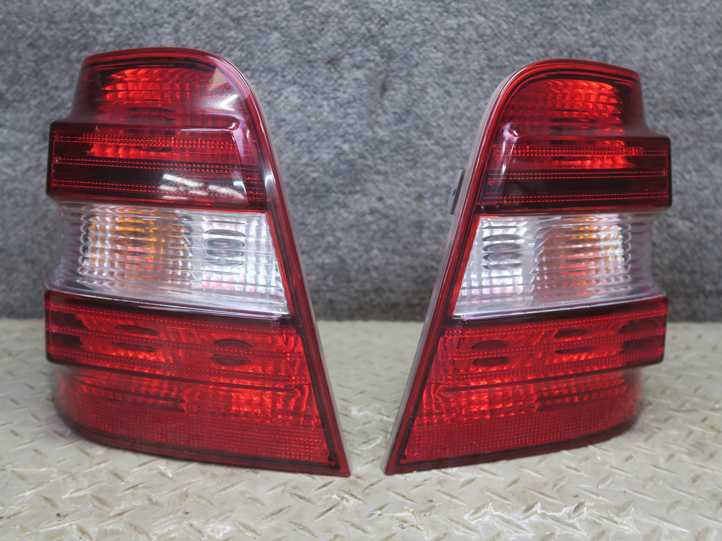 09-11 Mercedes W164 Ml-class Rear Right & Left Tail Light Lamp Set OEM
