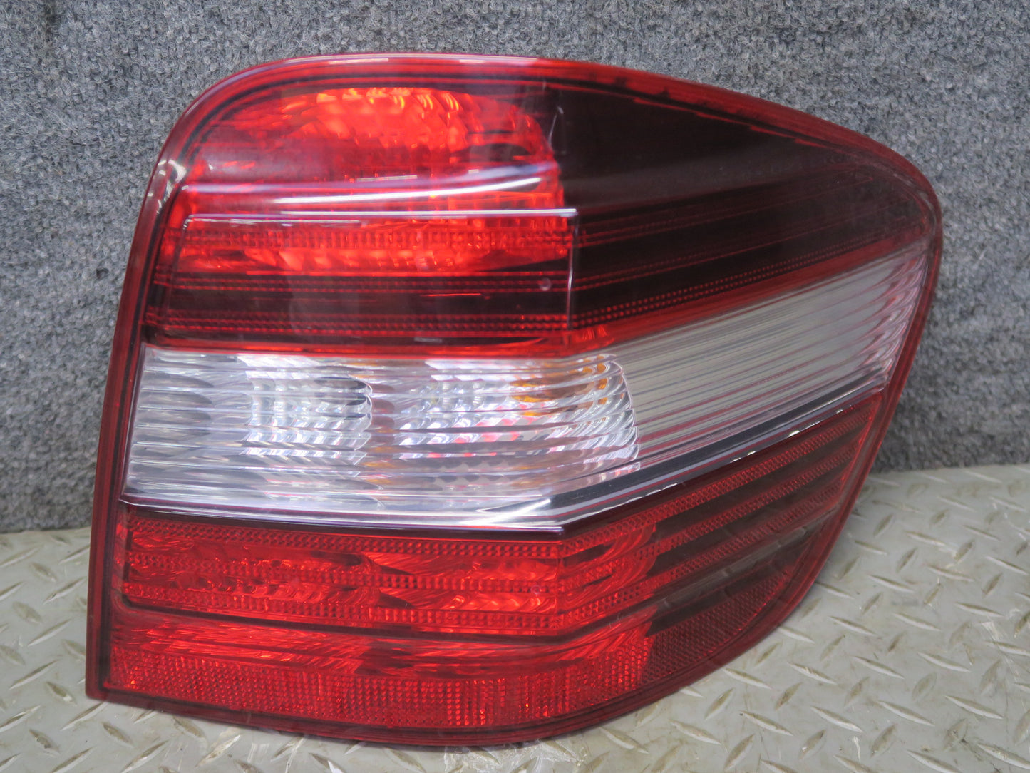 09-11 Mercedes W164 Ml-class Rear Right & Left Tail Light Lamp Set OEM