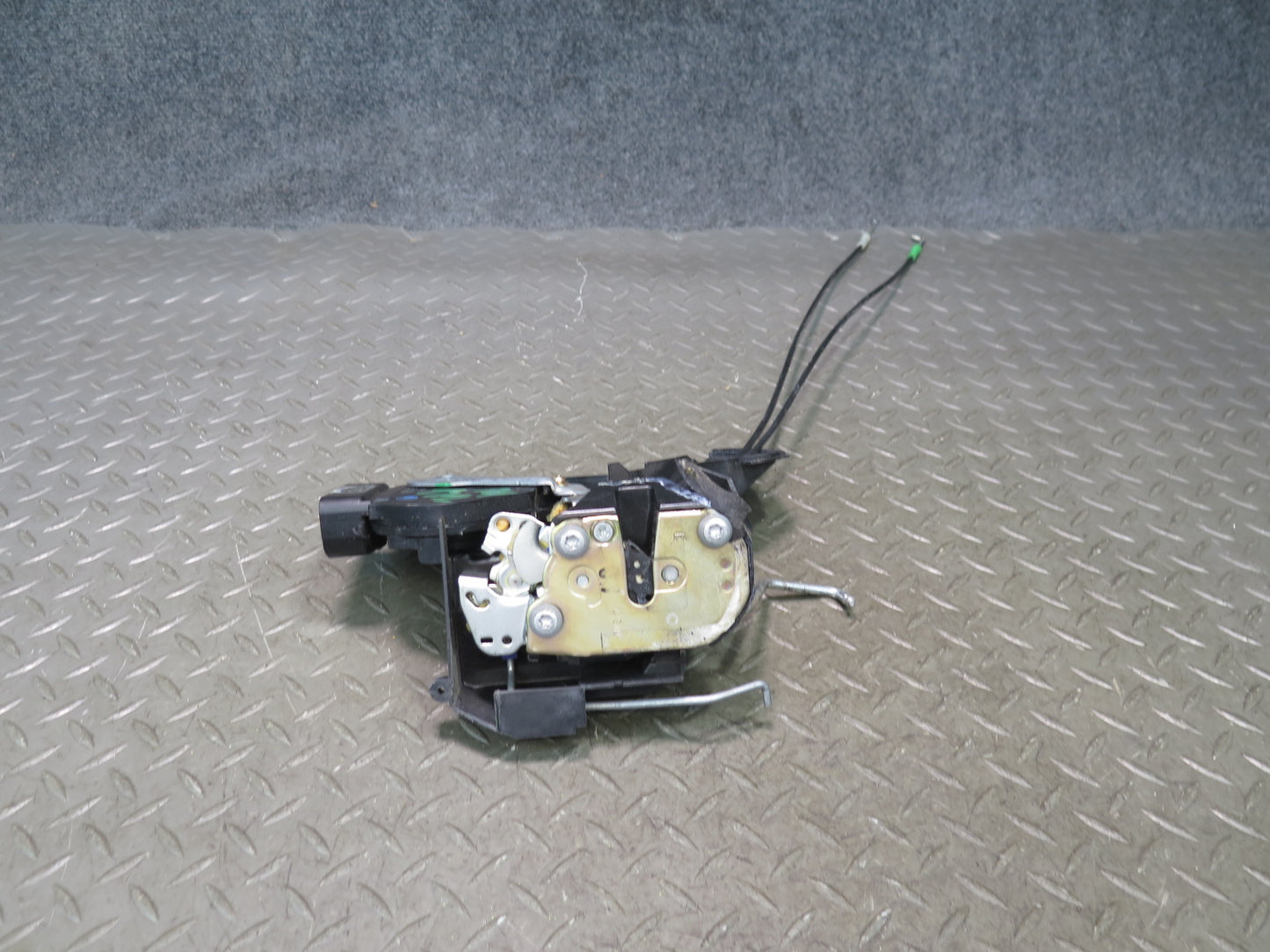 00-05 Toyota MR2 Spyder ZZW30L Right Door Lock Latch Actuator OEM