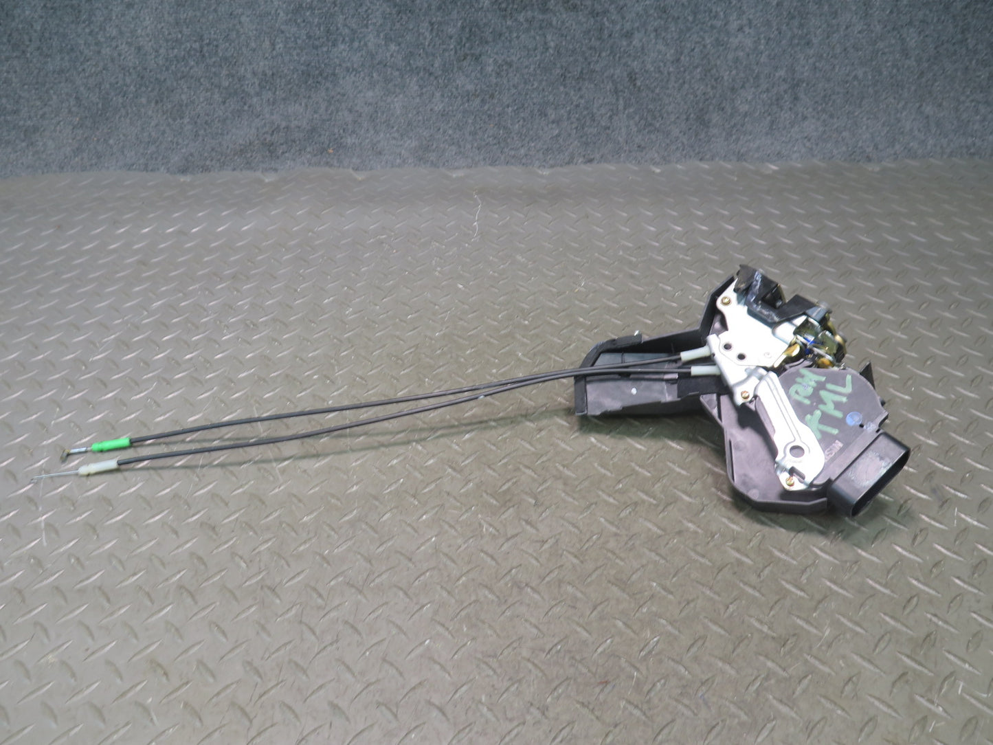 00-05 Toyota MR2 Spyder ZZW30L Right Door Lock Latch Actuator OEM